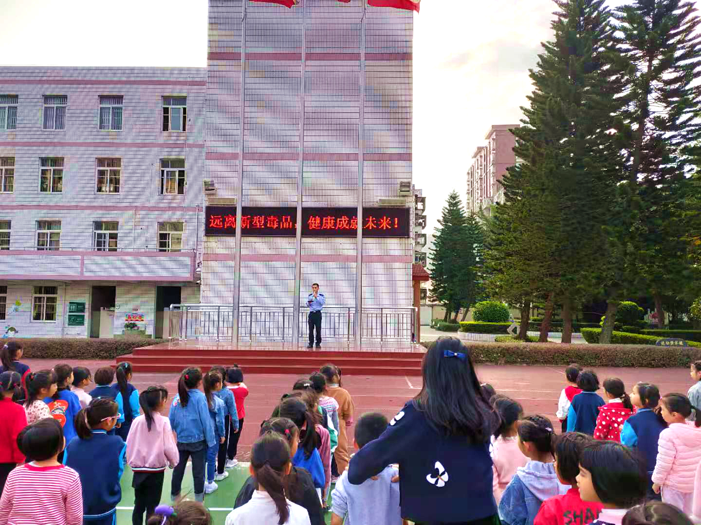 福清玉屏街道派出所入校開展禁毒宣傳活動(dòng)