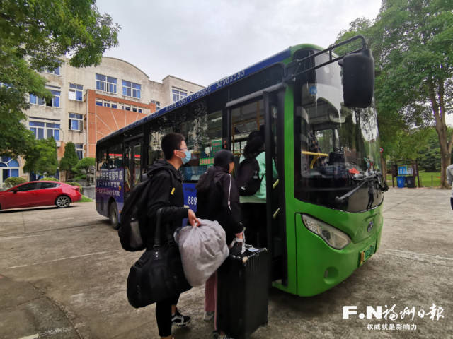 福清海口鎮開通專車解決學生乘車難題
