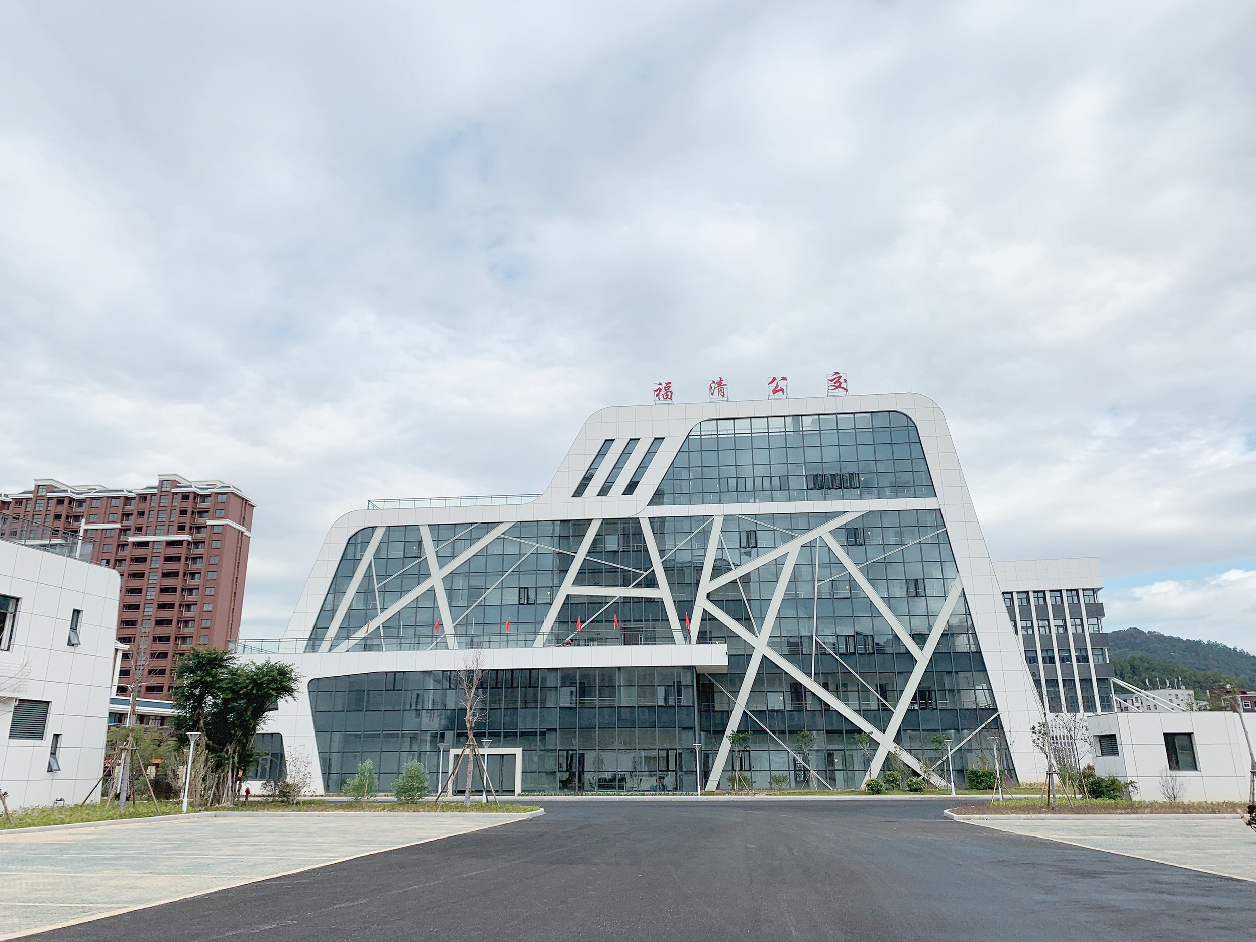 龍江公交站項(xiàng)目完成竣工驗(yàn)收
