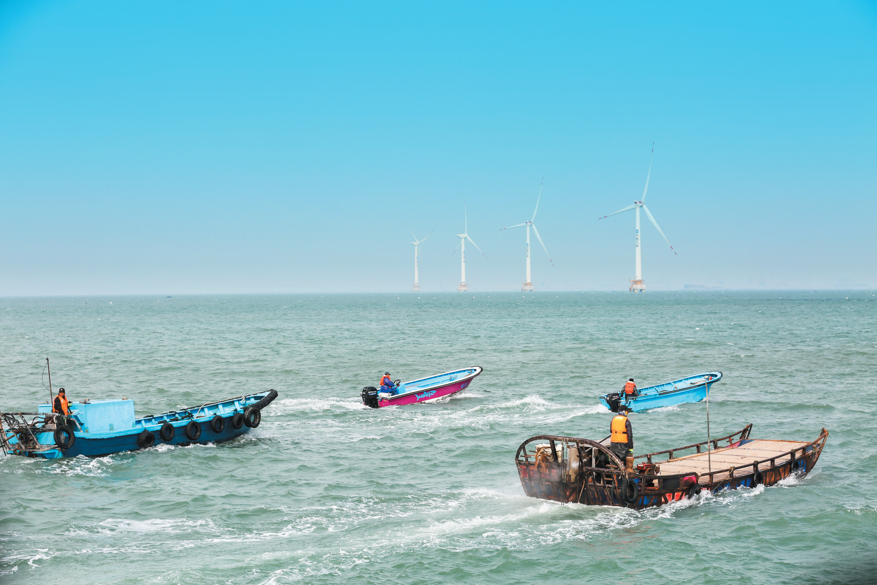 守護(hù)碧海銀灘 共建美麗家園——我市海上環(huán)衛(wèi)工作全面鋪開