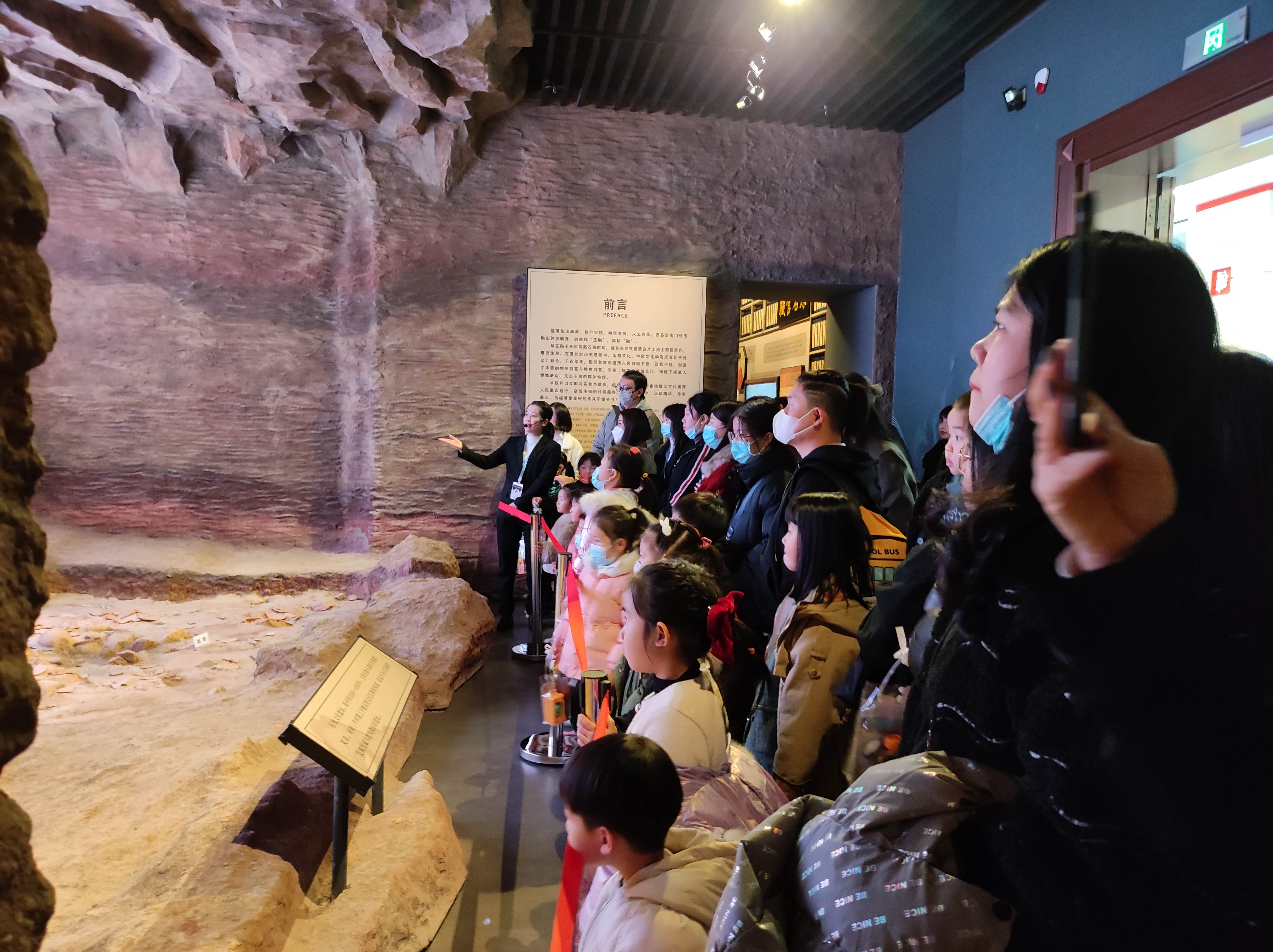 市文化體育和旅游局舉行“溫暖在融城 志愿關愛行”活動