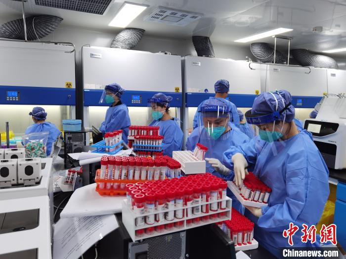 探訪福清核酸檢測基地：通宵達旦奮戰，只為早出報告