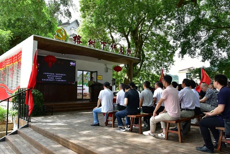 打通黨建“神經末梢” 榕樹下講習所開講了