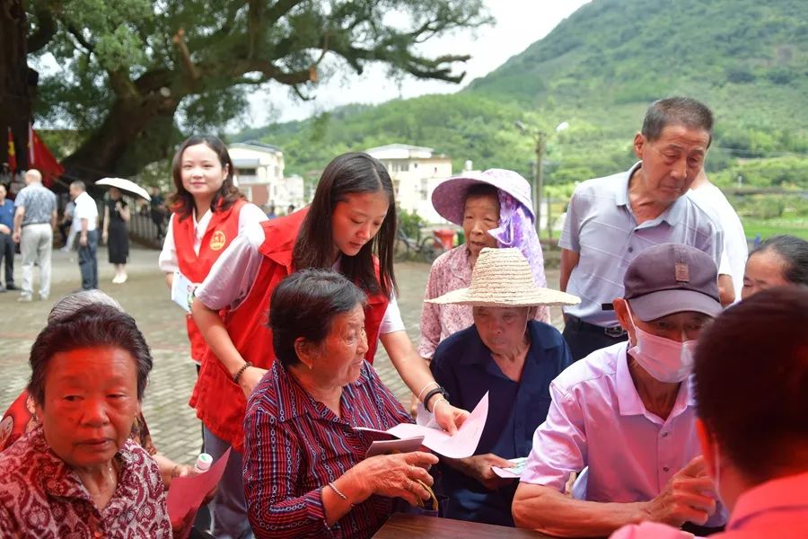 打通黨建“神經末梢” 榕樹下講習所開講了