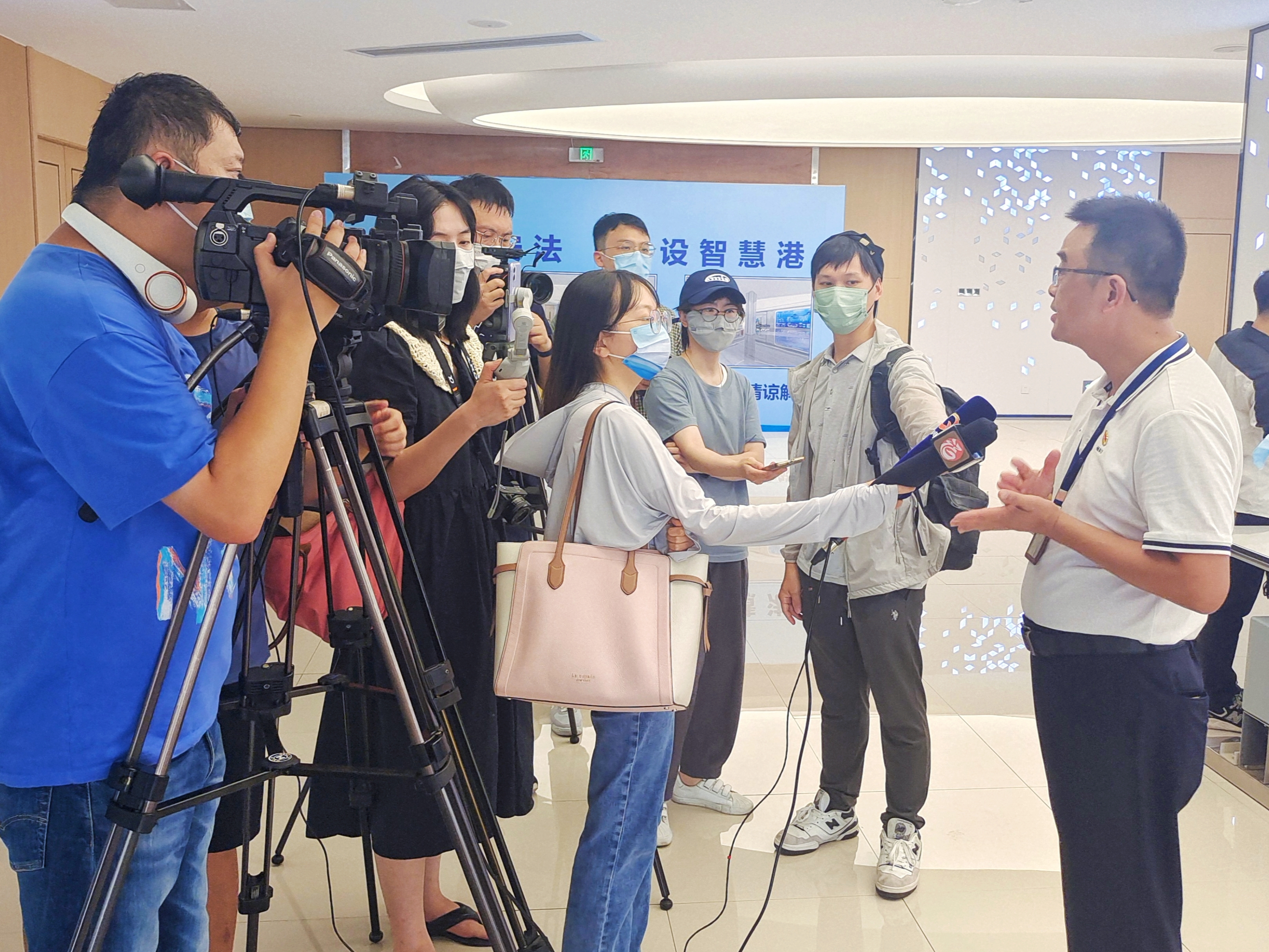 全國主流媒體聚焦江陰港區(qū)“智能化”