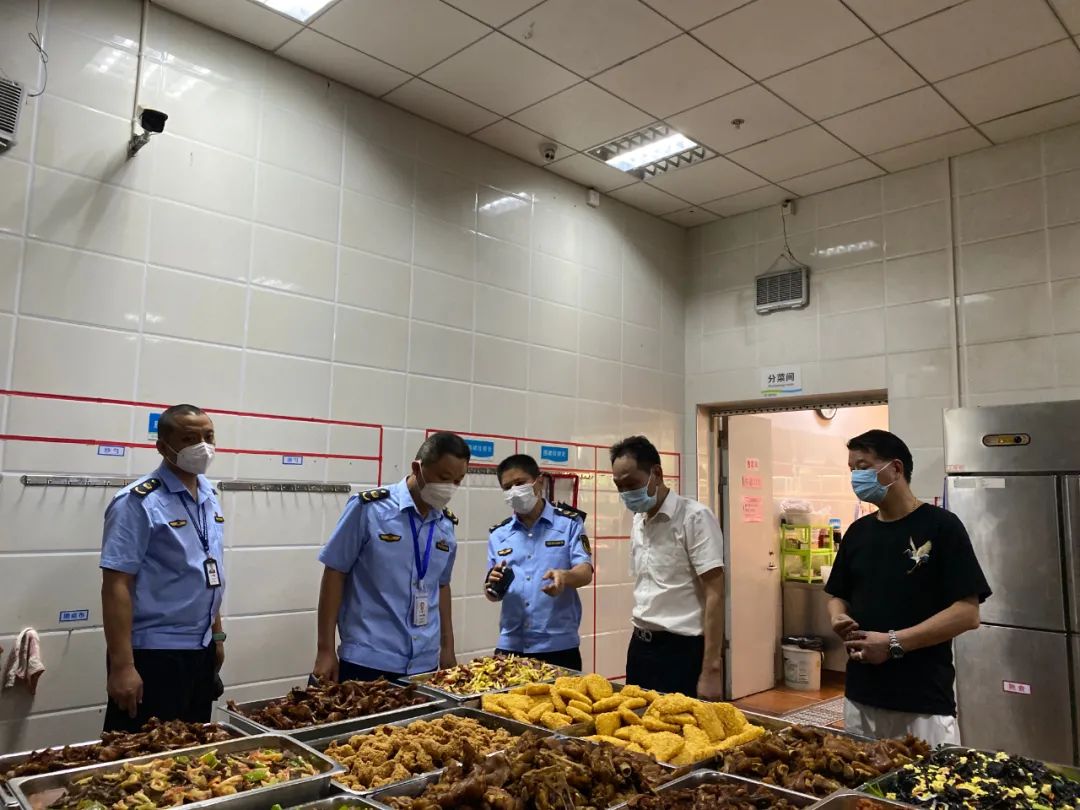 福清市市場(chǎng)監(jiān)管局開展醫(yī)院食堂食品安全檢查