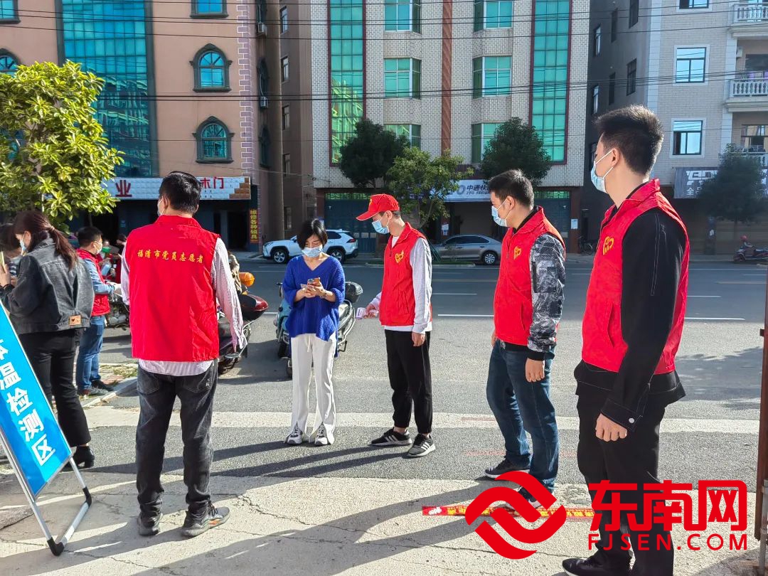 2022年10月26日，福清市檢察院派出黨員干部前往三山鎮，支援當地核酸檢測工作1_副本.jpg