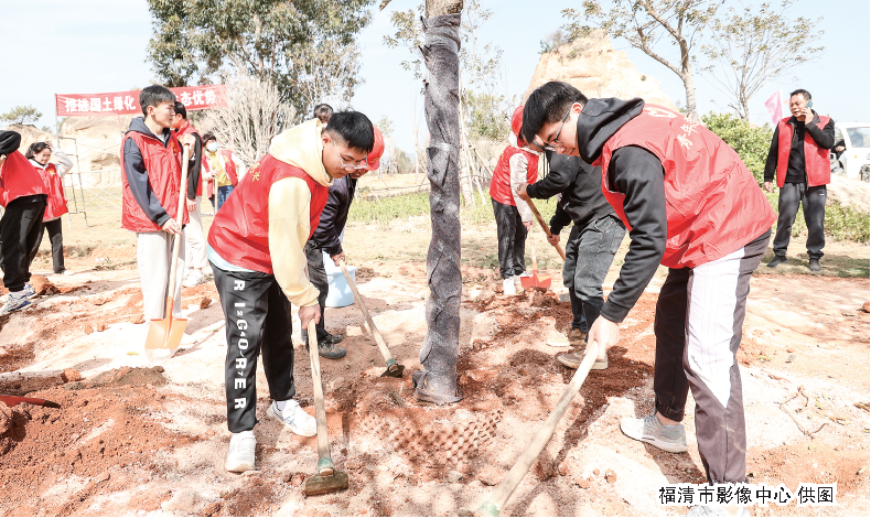 市領導開展義務植樹活動