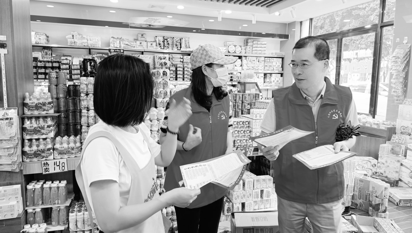 市計生協會黨員志愿者服務隊進社區開展平安宣傳