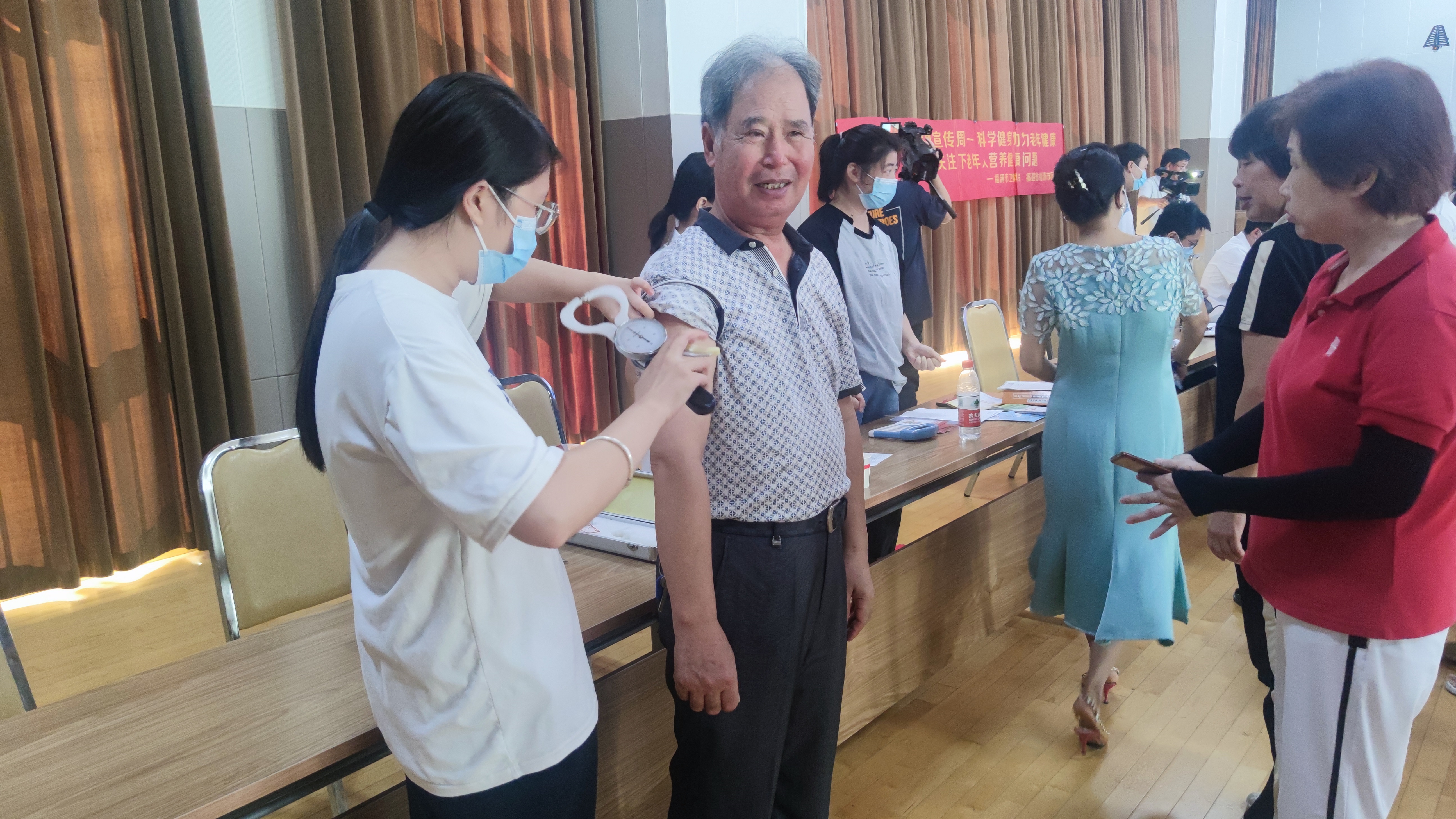 市衛(wèi)健系統(tǒng)開(kāi)展“科學(xué)健身 助力老年健康”主題宣傳活動(dòng)