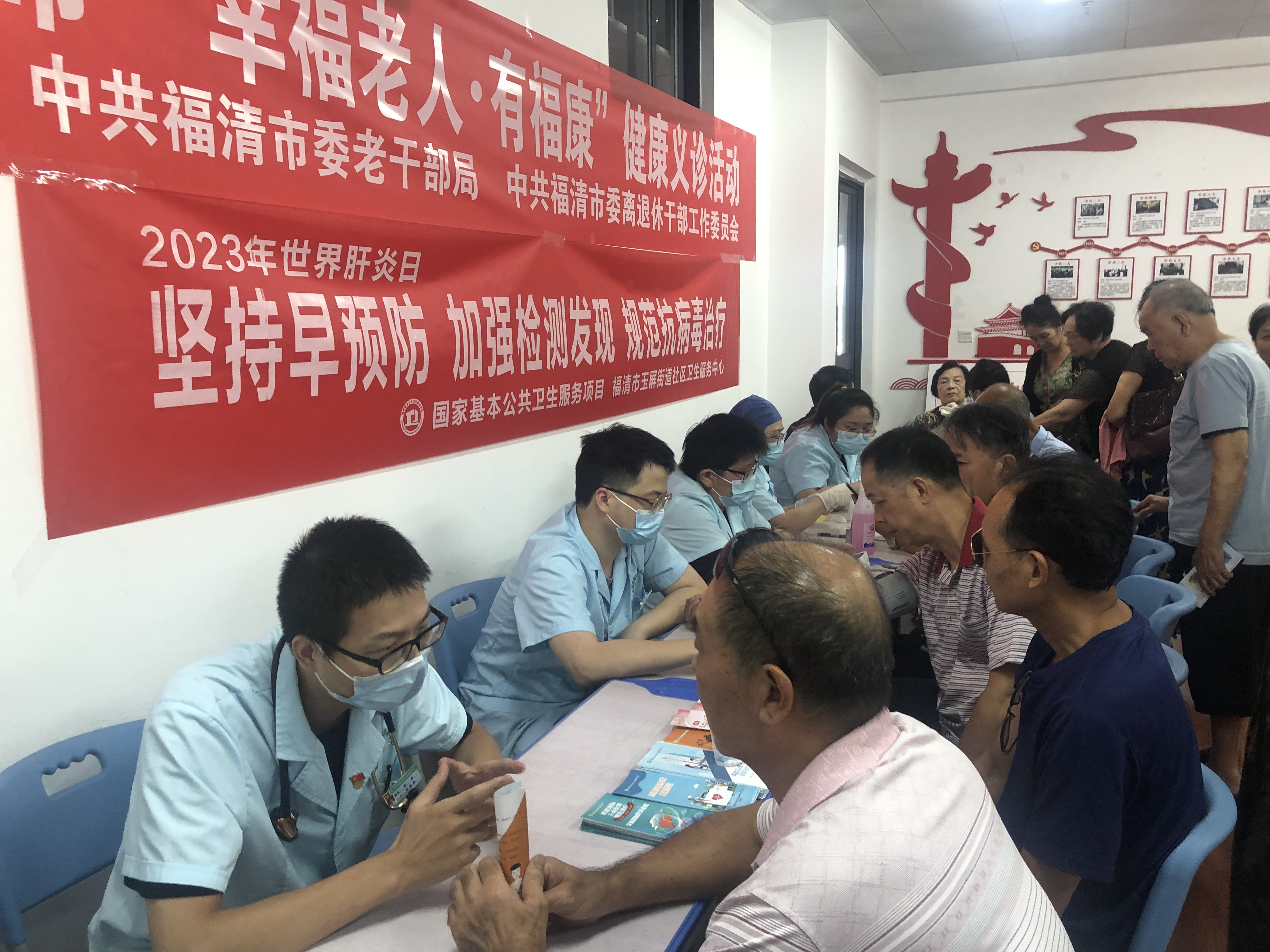 市委老干部局普及肝炎防治知識