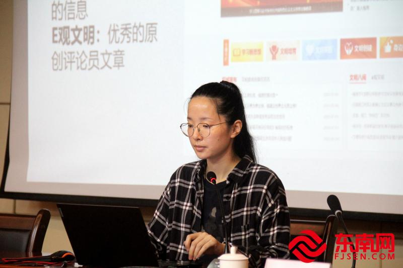 福建文明風(fēng)主編蘭楚文作題為《精神文明建設(shè)信息寫作》的培訓(xùn)。（東南網(wǎng)福清頻道記者 陳燕平攝）.jpg