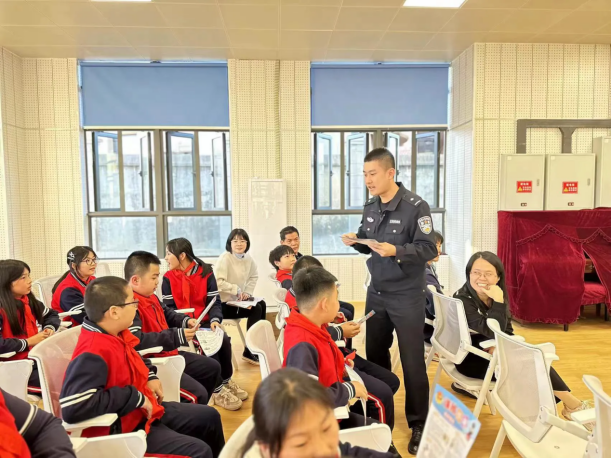 福清市公安局宏路派出所開展“網絡辟謠進校園”主題宣傳活動