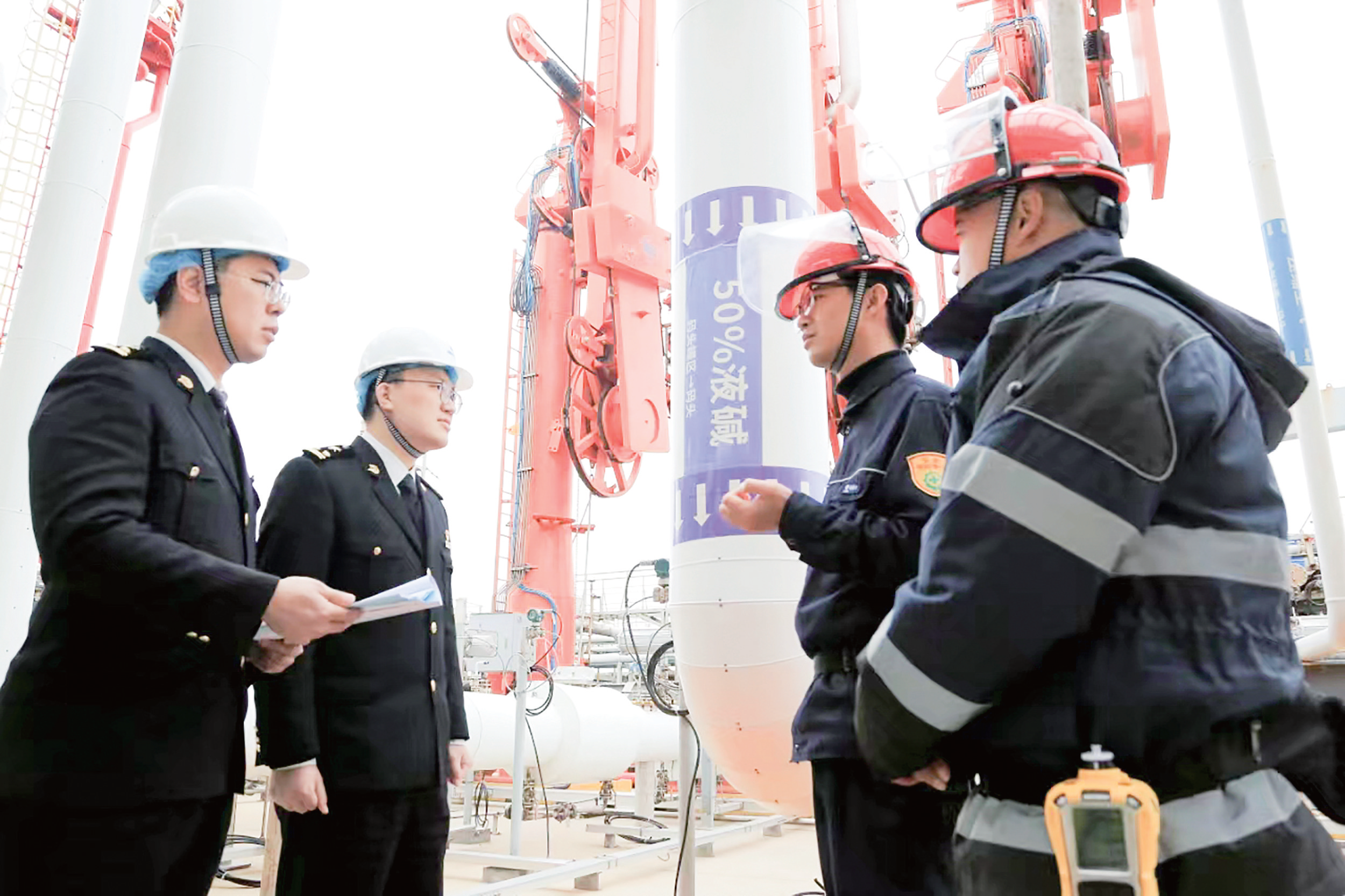 江陰港區(qū)第二個(gè)液體化工碼頭正式啟用 出口我省首批50%氫氧化鈉