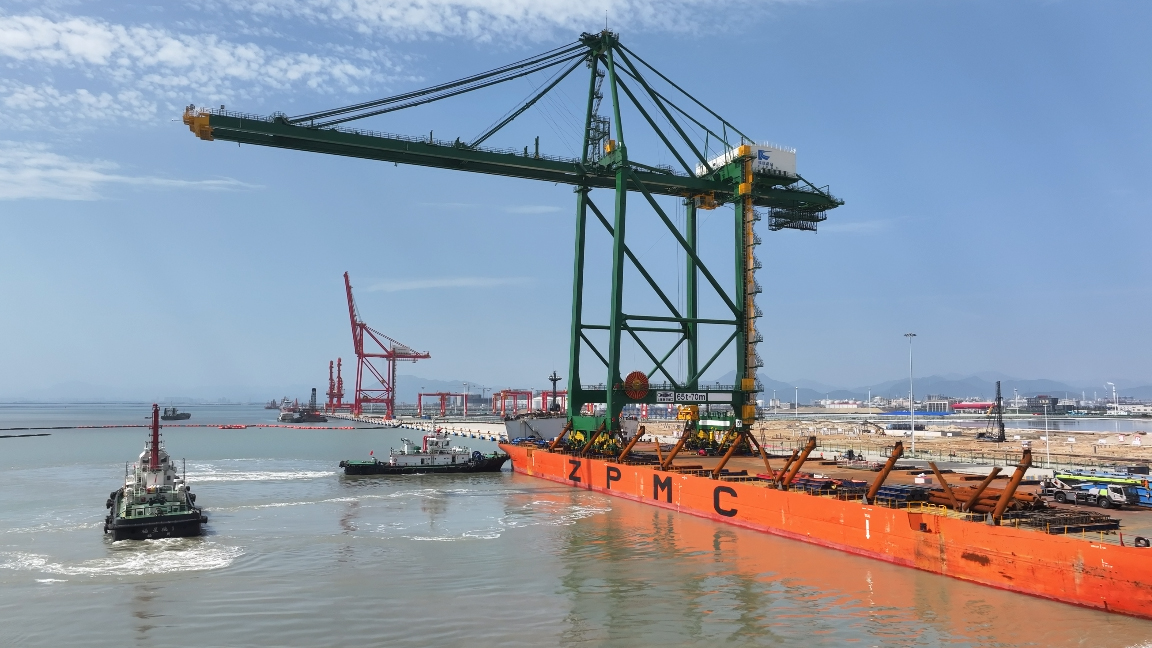 江陰港區(qū)新增自動化遠控岸橋