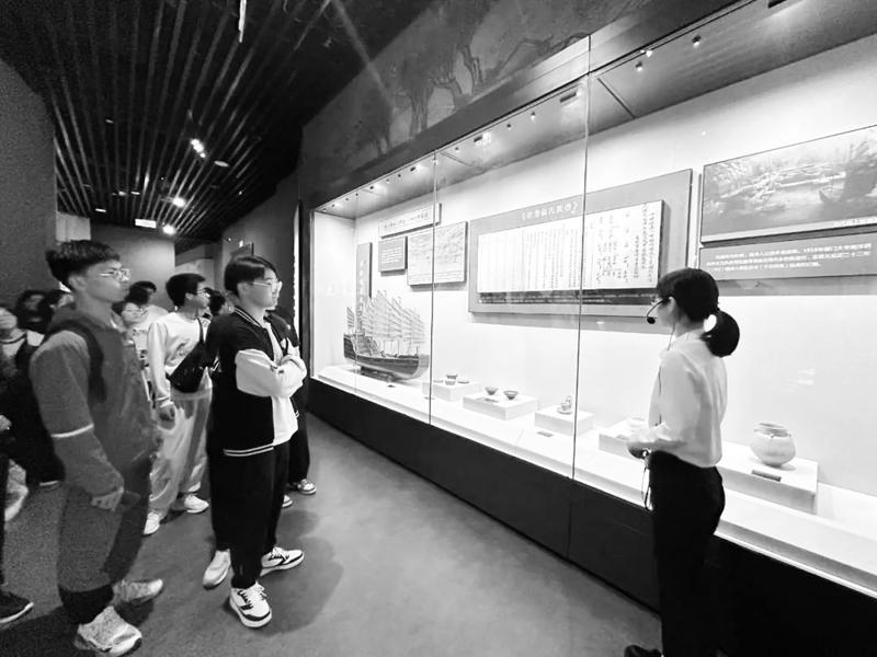 市人社局攜手福建技術師范學院開展大學生進企業研學活動