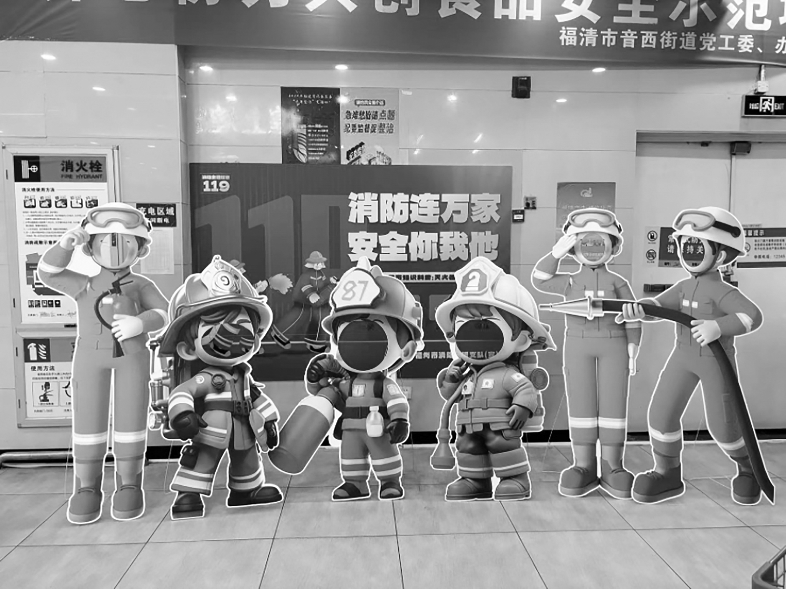 我市打造首家“消防流動超市” 我市打造首家“消防流動超市”