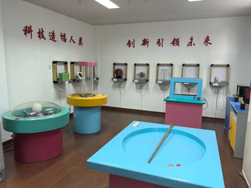 社區(qū)青少年科學工作室.jpg