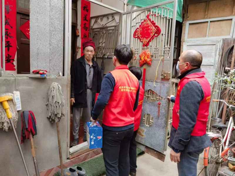 慰問孤寡老人（融西社區 供圖）.png