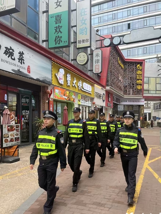 音西派出所民警在轄區內開展治安巡邏（圖源：福清市公安局）